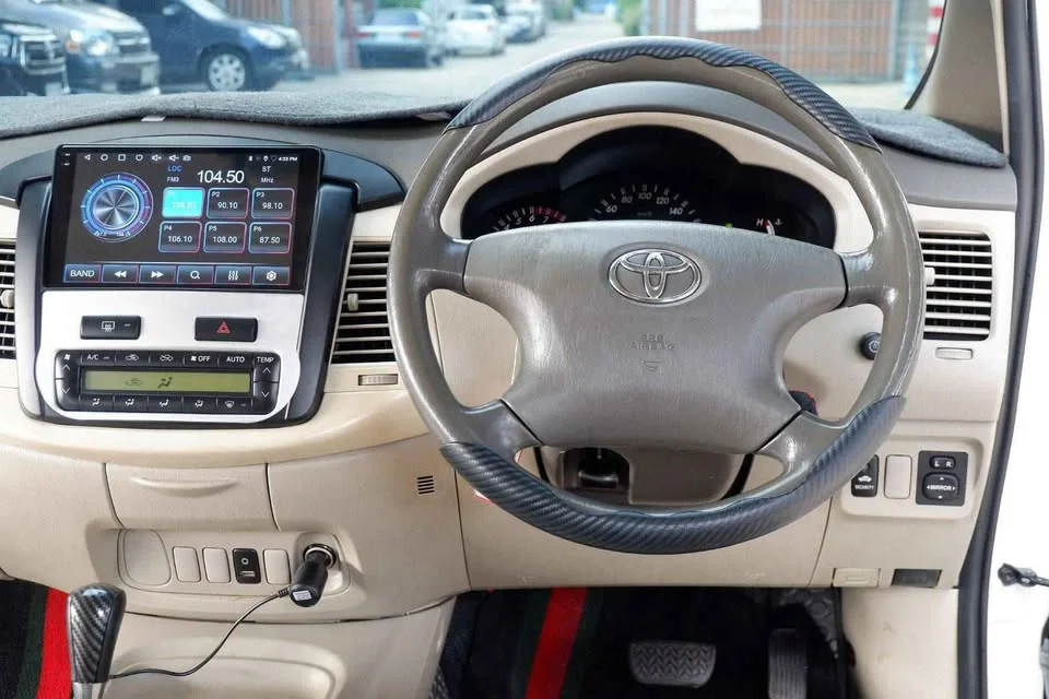 2011 Toyota Innova I 3