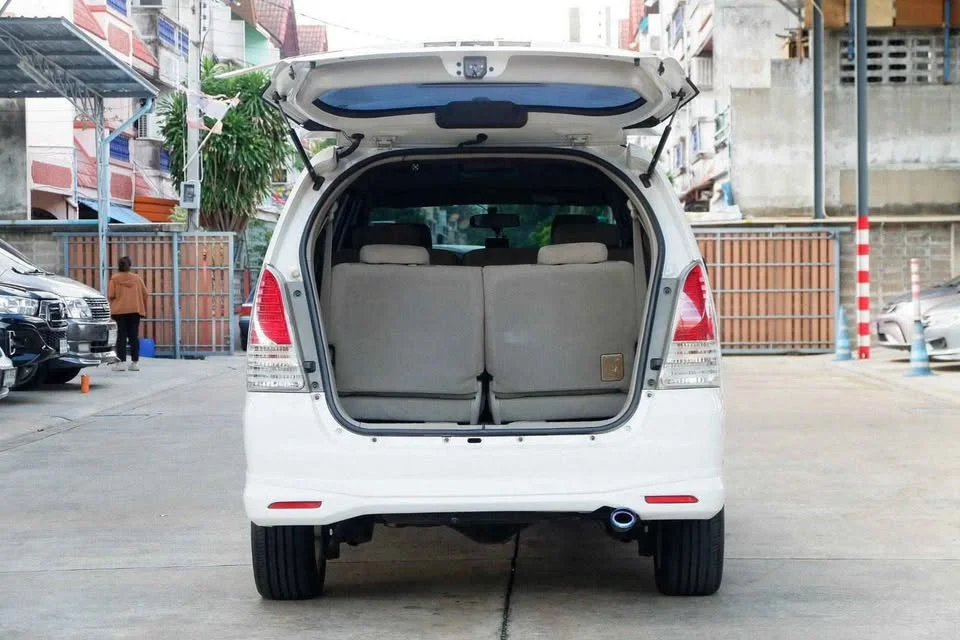 2011 Toyota Innova I 2