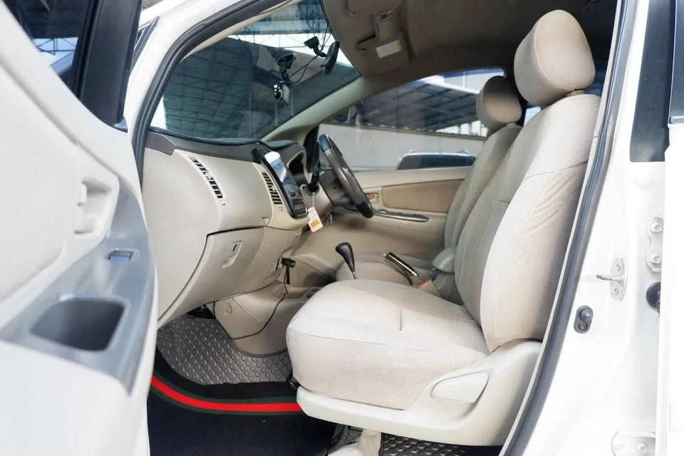 2011 Toyota Innova I 2