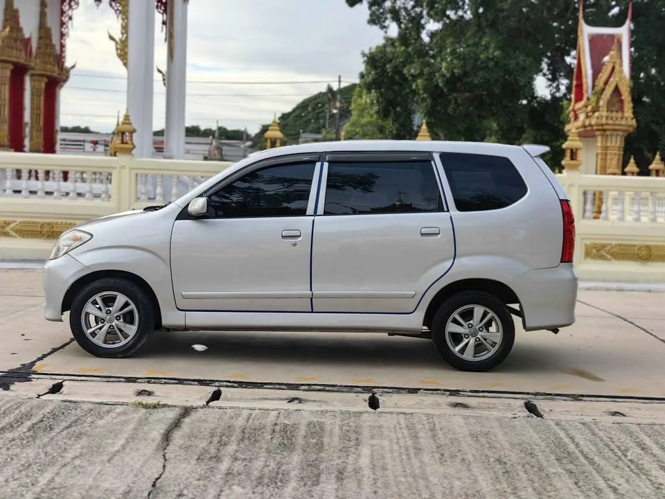 2010 Toyota Avanza I 3