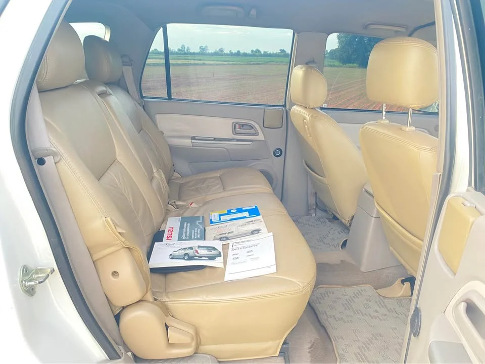 2005 Isuzu MU-7 3