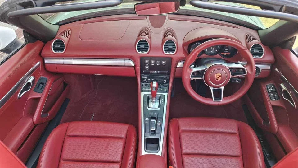 2016 Porsche 718 Boxster and Cayman IV 3