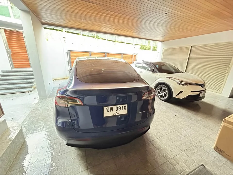 2023 Tesla Model Y 2