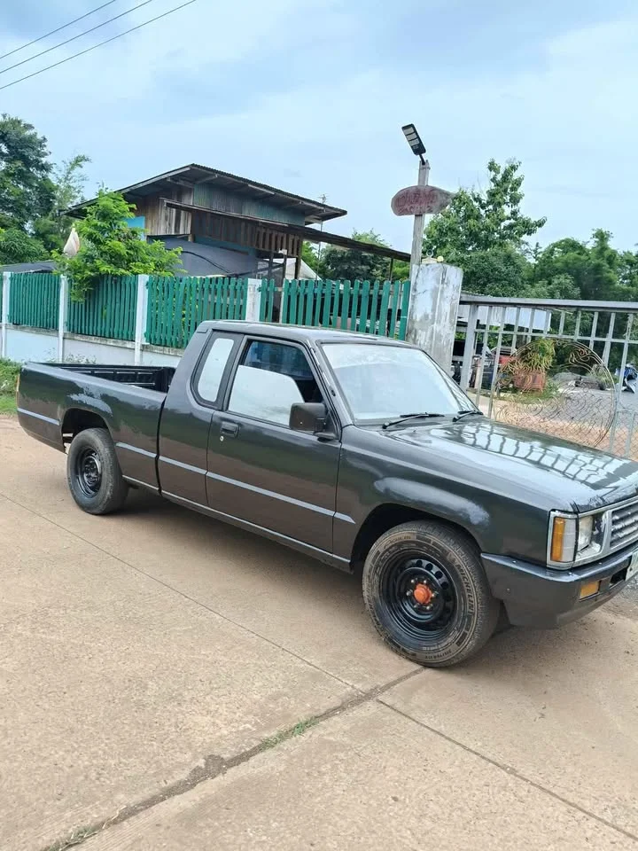 1992 Mitsubishi Triton II 3