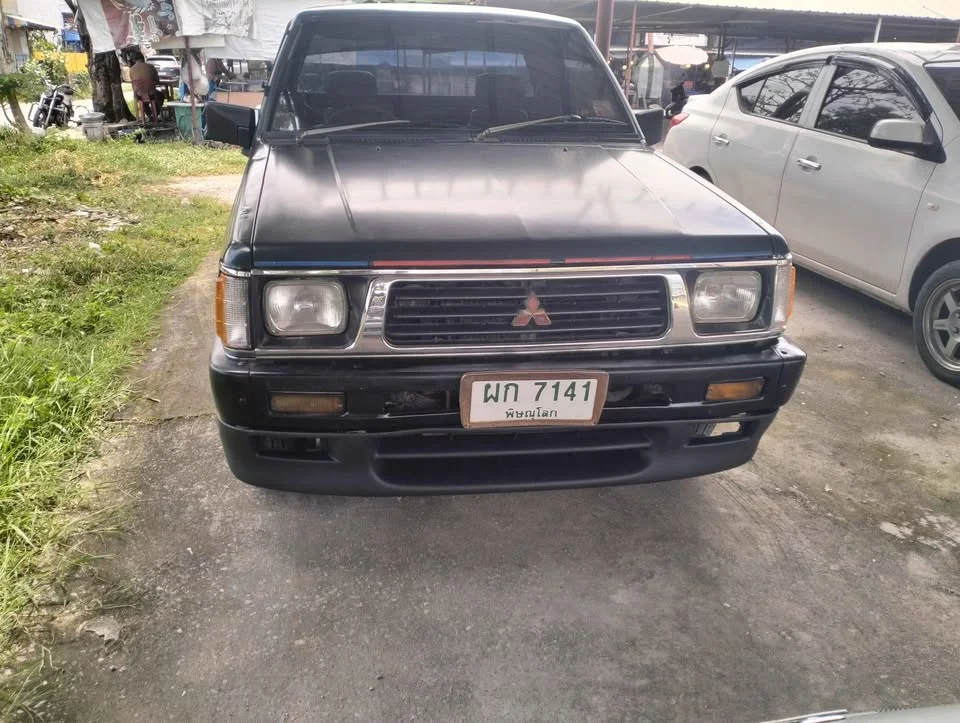 1997 Mitsubishi Triton II 2