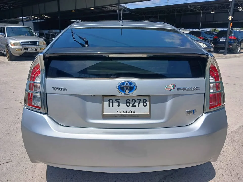 2012 Toyota Prius III 2