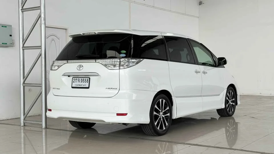 2014 Toyota Estima III 2