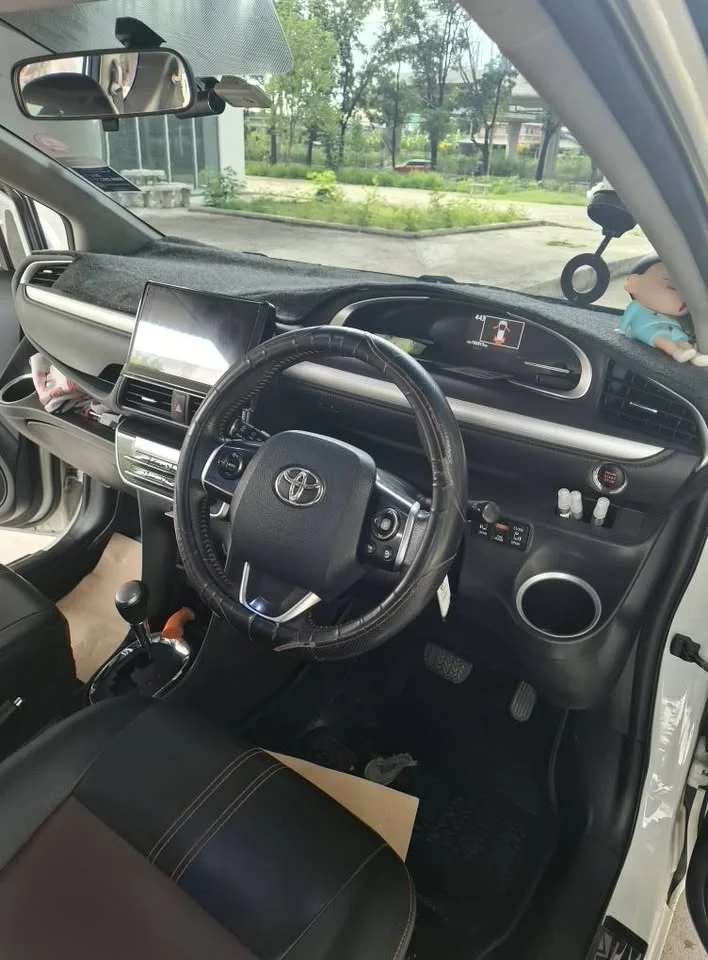 2018 Toyota Sienta II 2