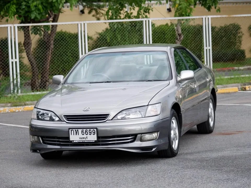 2000 Lexus ES III 2