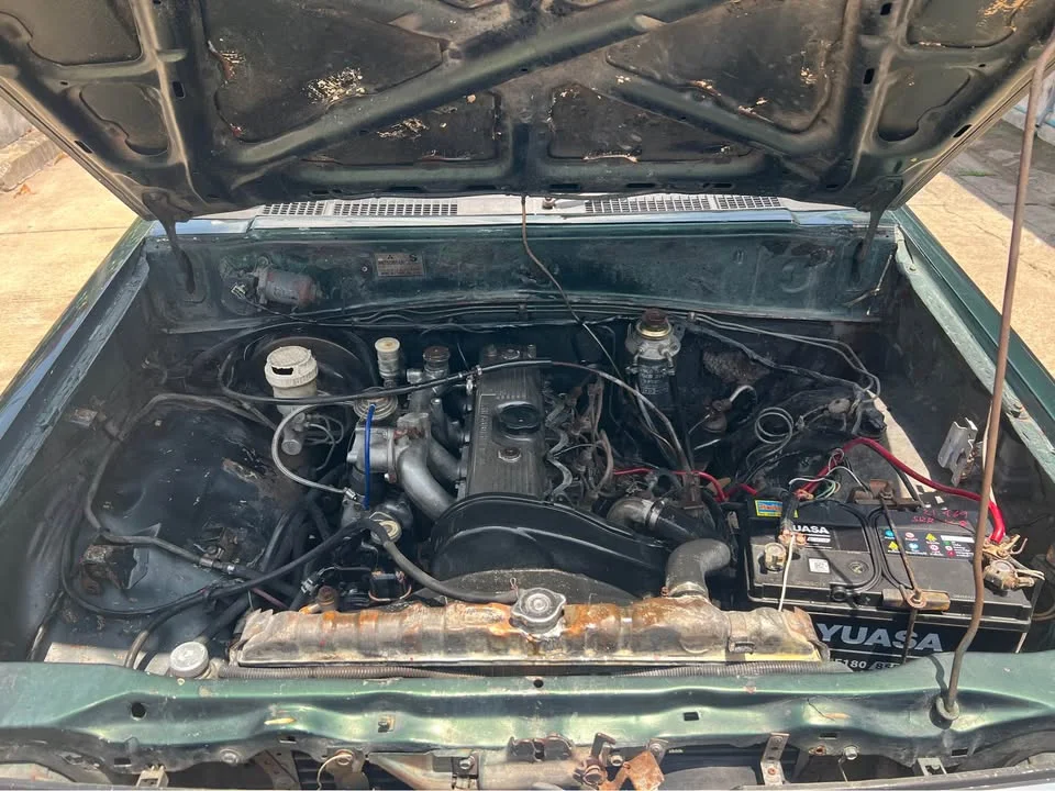 1989 Mitsubishi Triton II 2