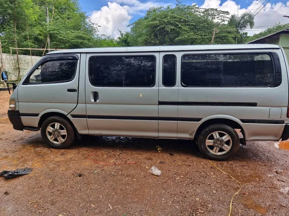 1995 Toyota Commuter IV (H100) 2