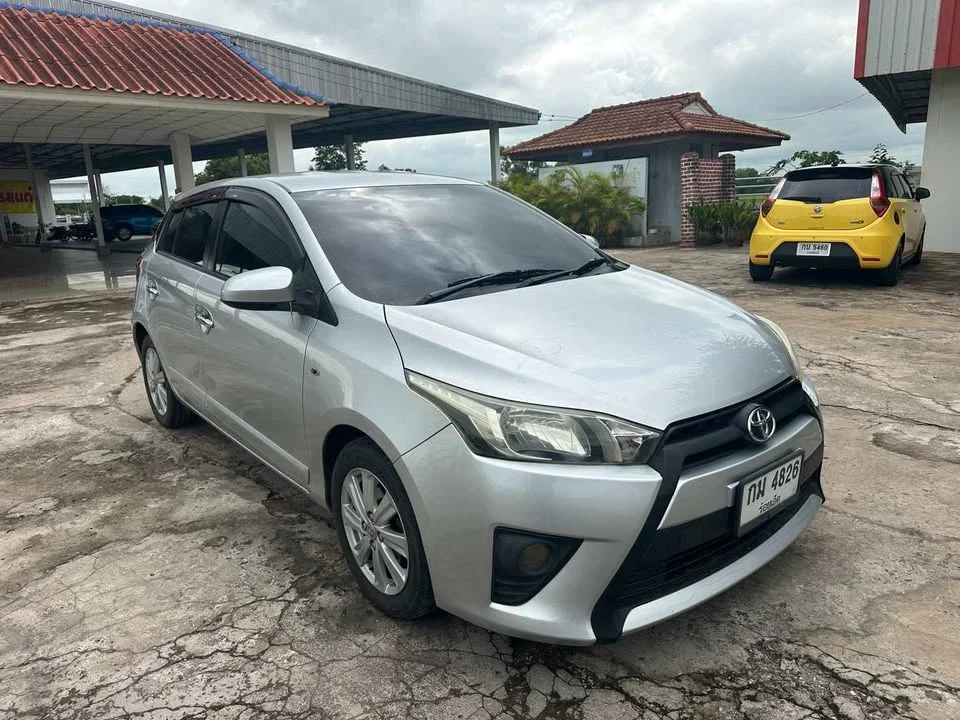 2015 Toyota Yaris III 2