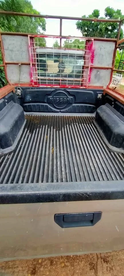 2006 Nissan Frontier I 3