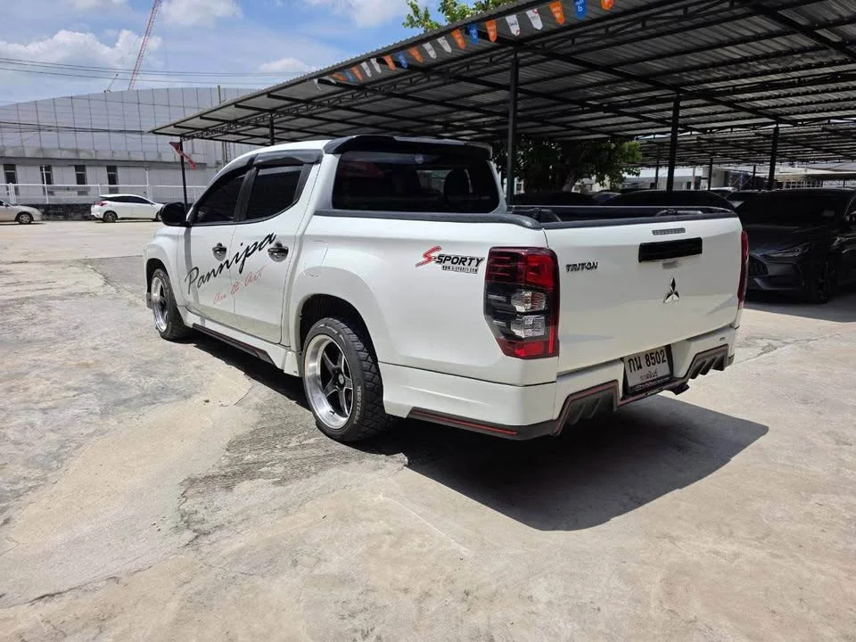 2022 Mitsubishi Triton V 3