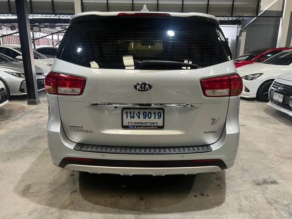 2015 Kia Carnival III 3