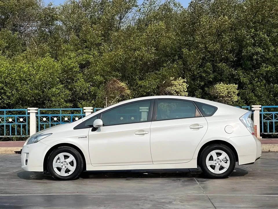 2011 Toyota Prius III 3