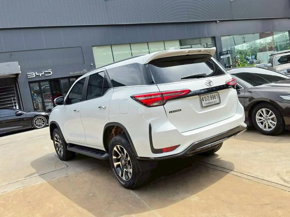 2023 Toyota Fortuner II 3