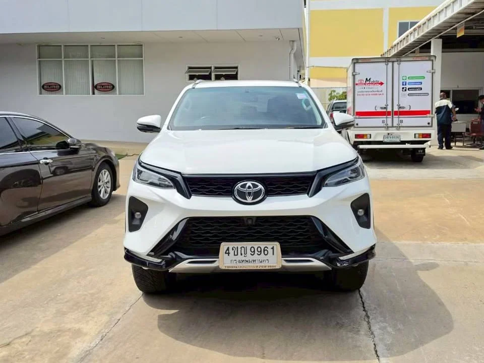2023 Toyota Fortuner II 2