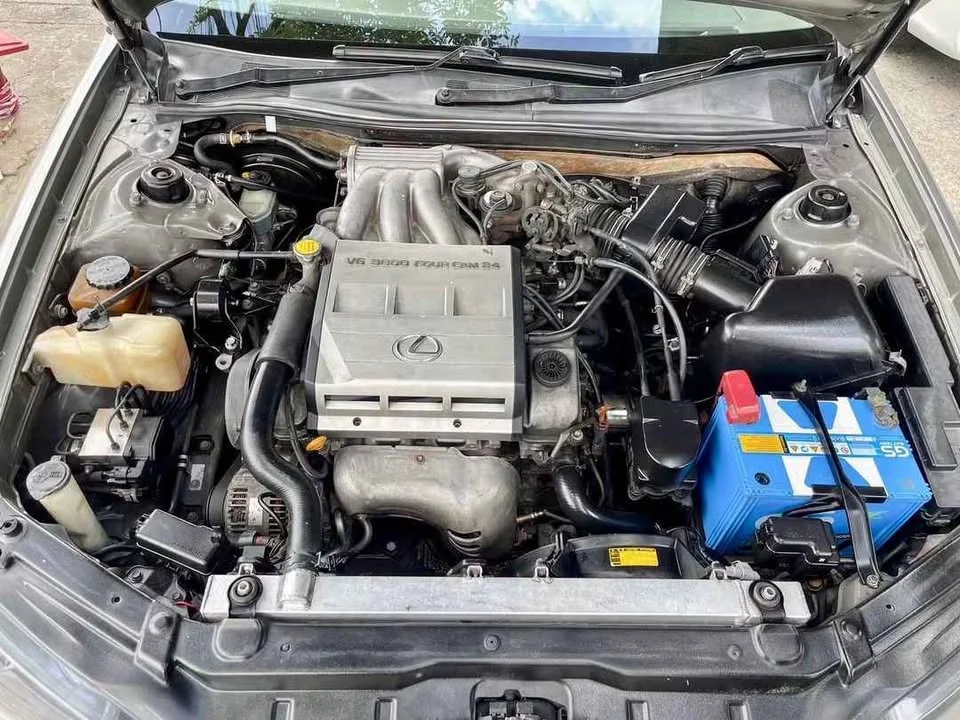 2000 Lexus ES III 3