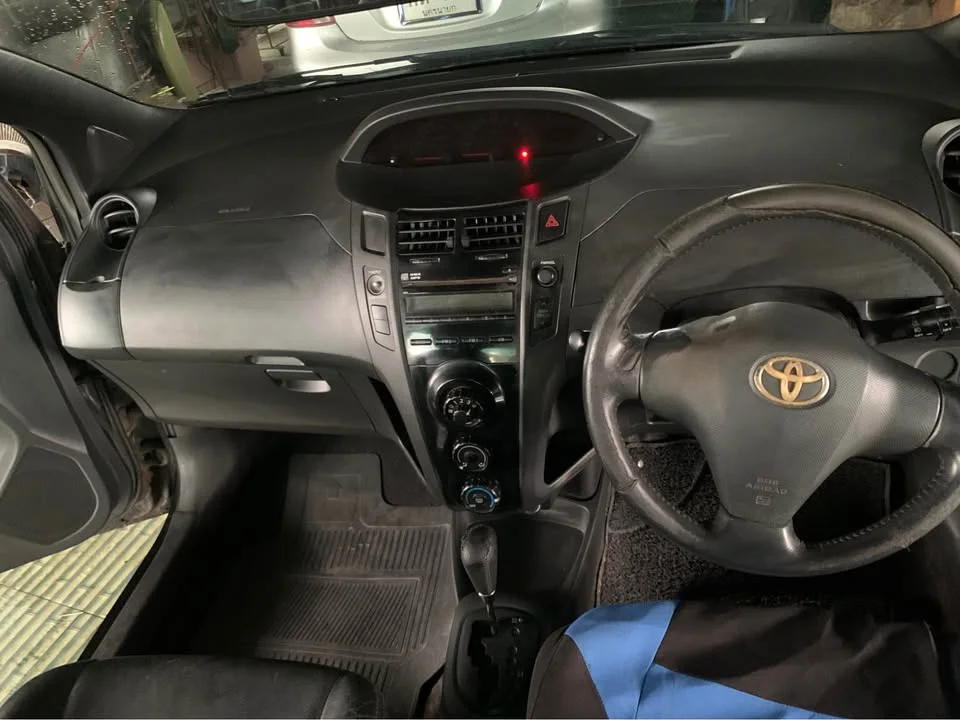 2006 Toyota Yaris II 2
