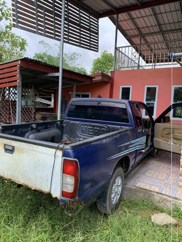 2002 Nissan Frontier I 2