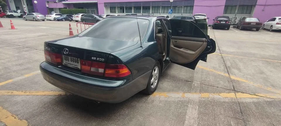 1995 Lexus ES III 2