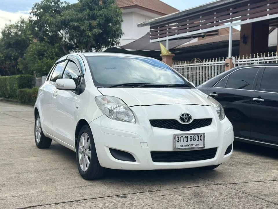 2010 Toyota Yaris II 2