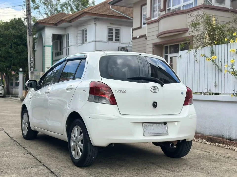 2010 Toyota Yaris II 3