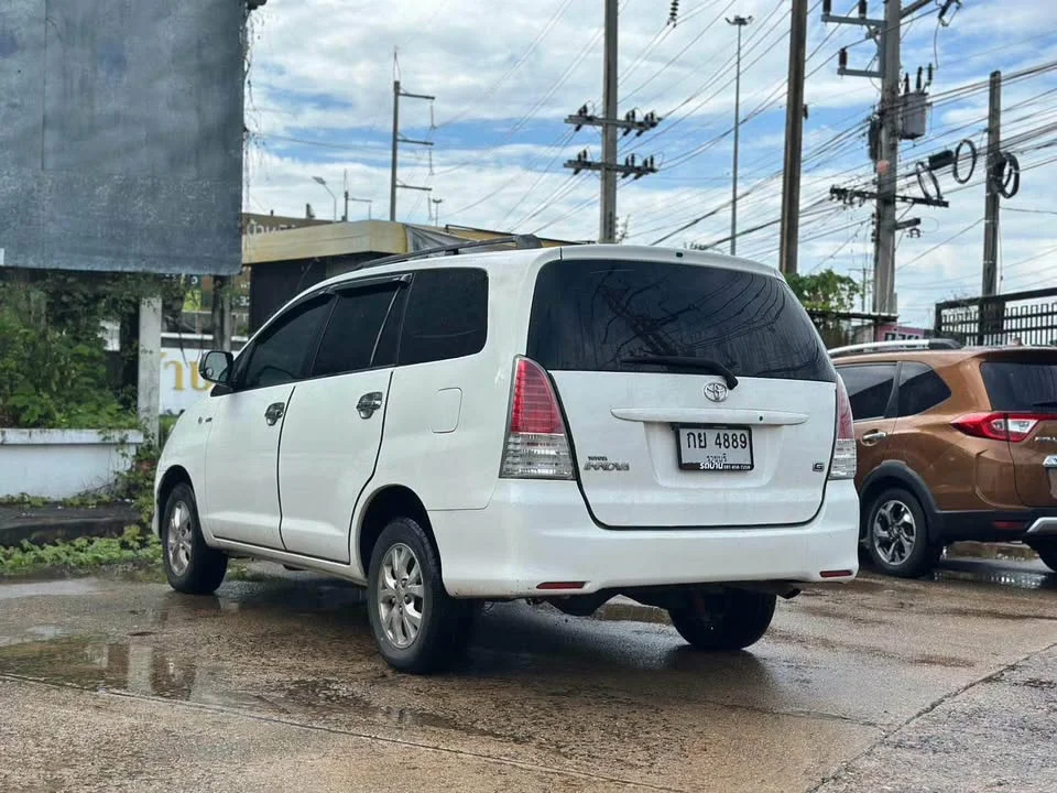 2009 Toyota Innova I 2
