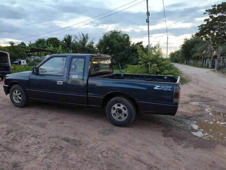 1990 Isuzu TFR III 2