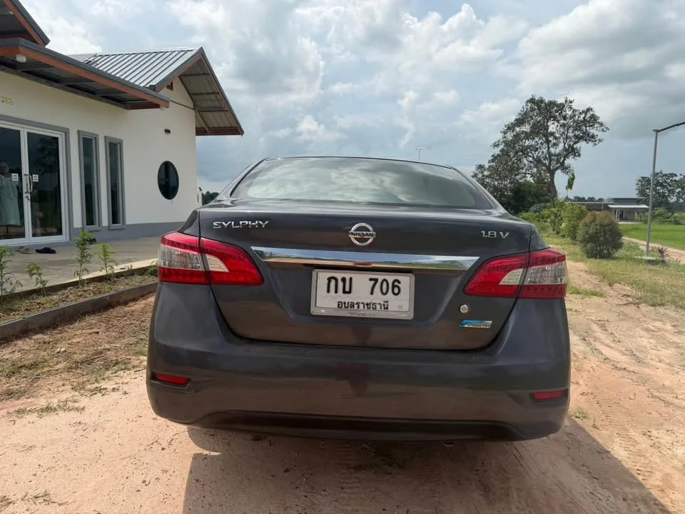 2012 Nissan Sylphy III (B17) 3