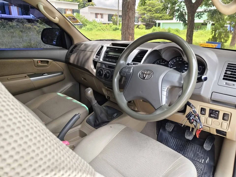 2013 Toyota Hilux VII 2
