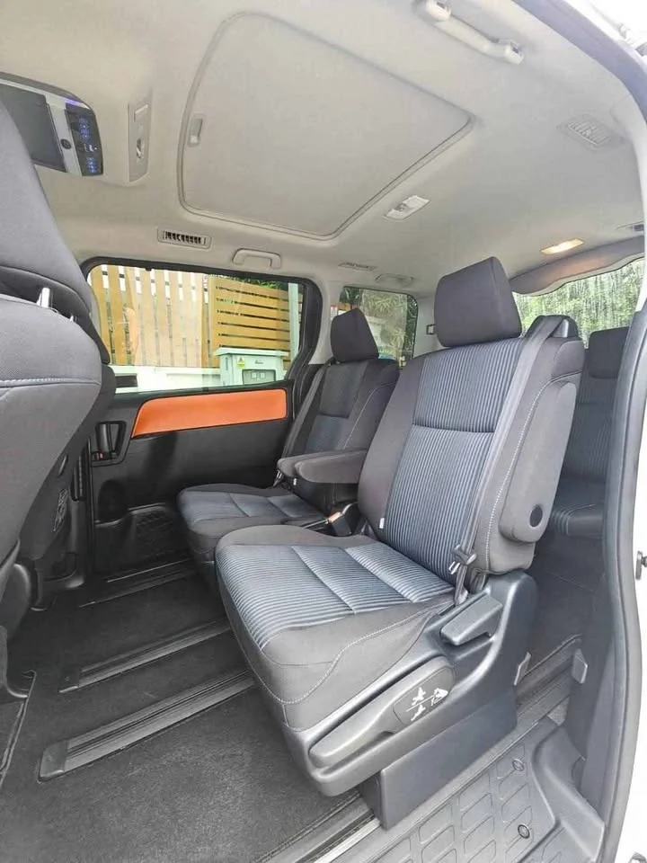 2016 Toyota Voxy III 3