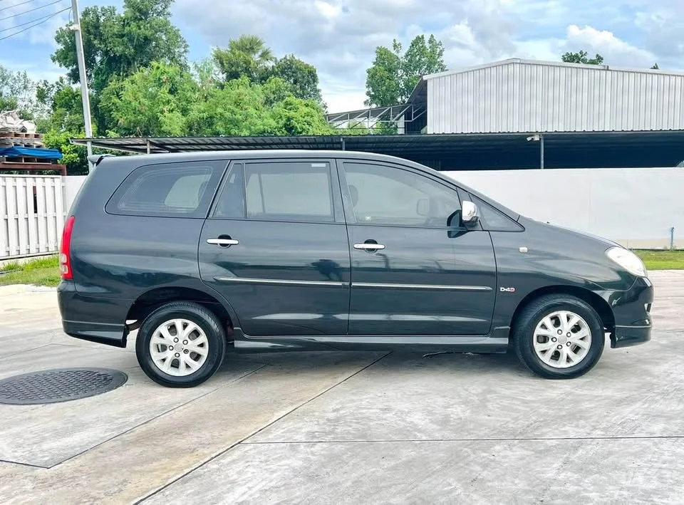 2004 Toyota Innova I 3