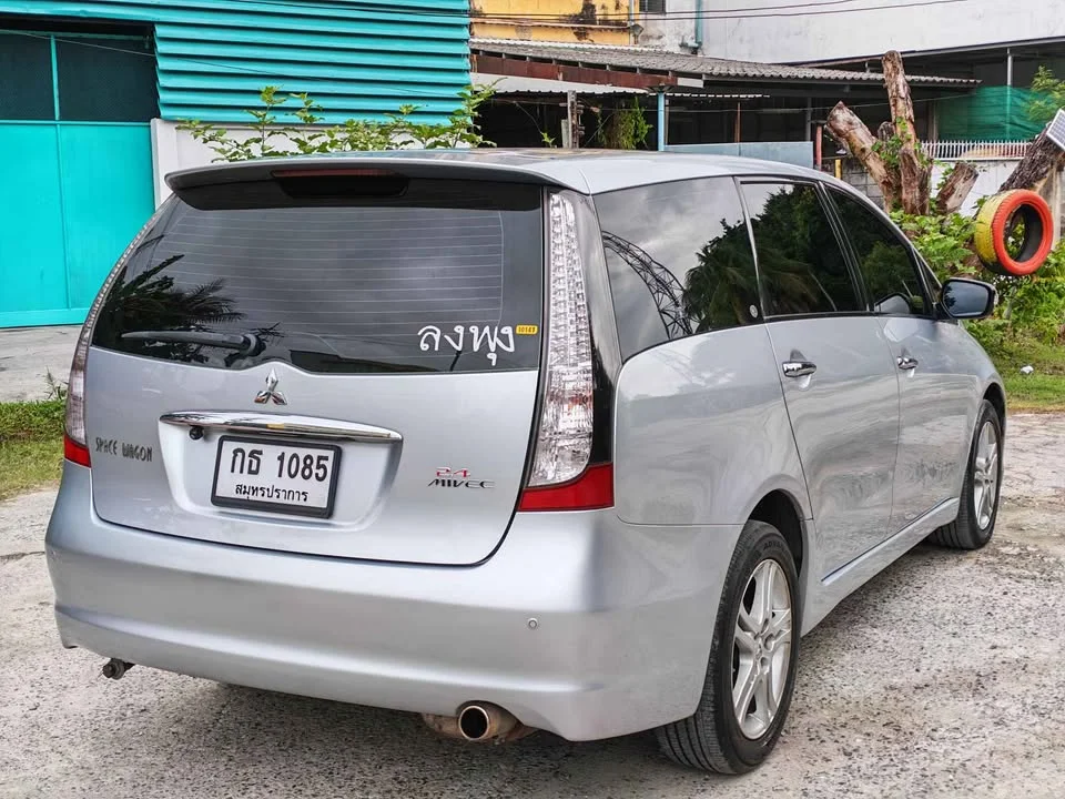 2010 Mitsubishi Space Wagon IV 3