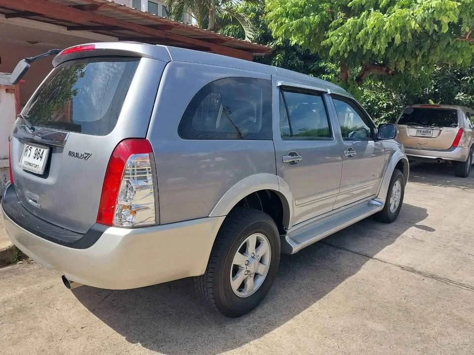 2004 Isuzu MU-7 2