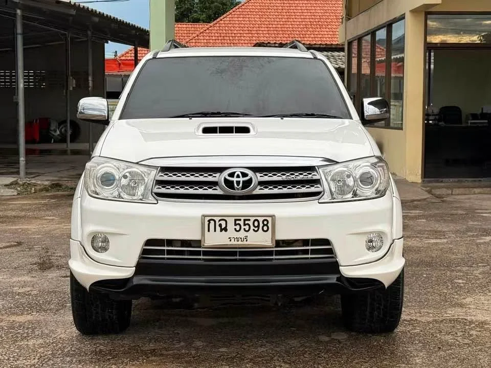 2010 Toyota Fortuner I 2