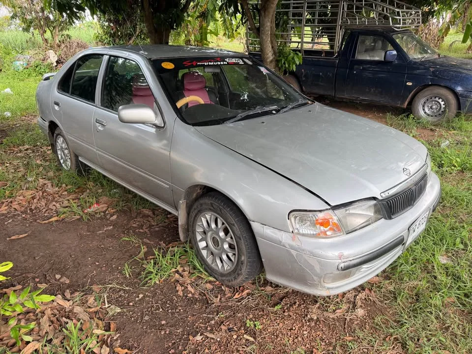 1989 Nissan Sunny IV 2