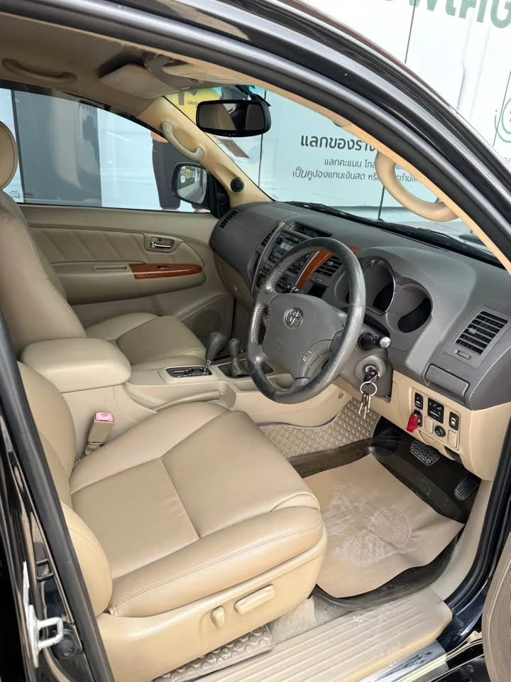2010 Toyota Fortuner I 3