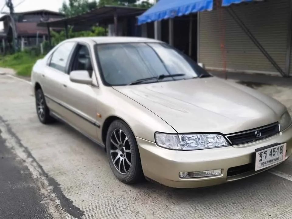 1996 Honda Accord V 2