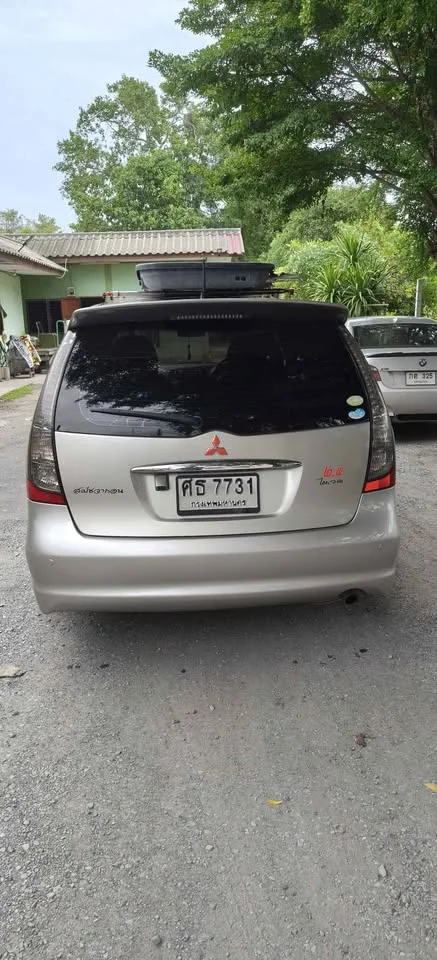 2005 Mitsubishi Space Wagon IV 2