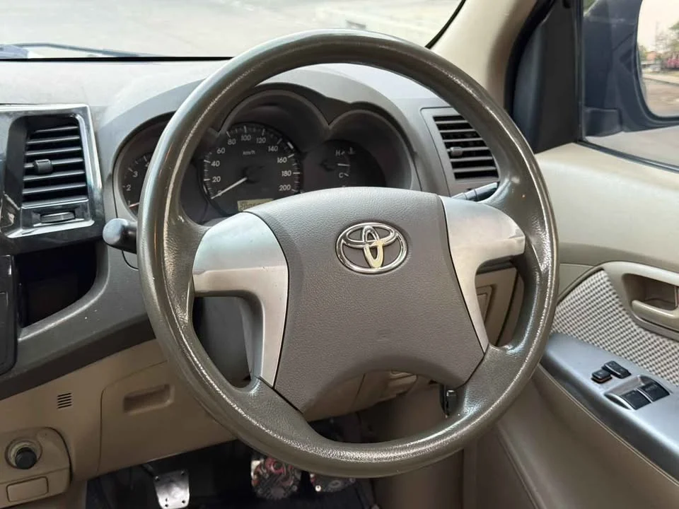 2012 Toyota Hilux VII 2