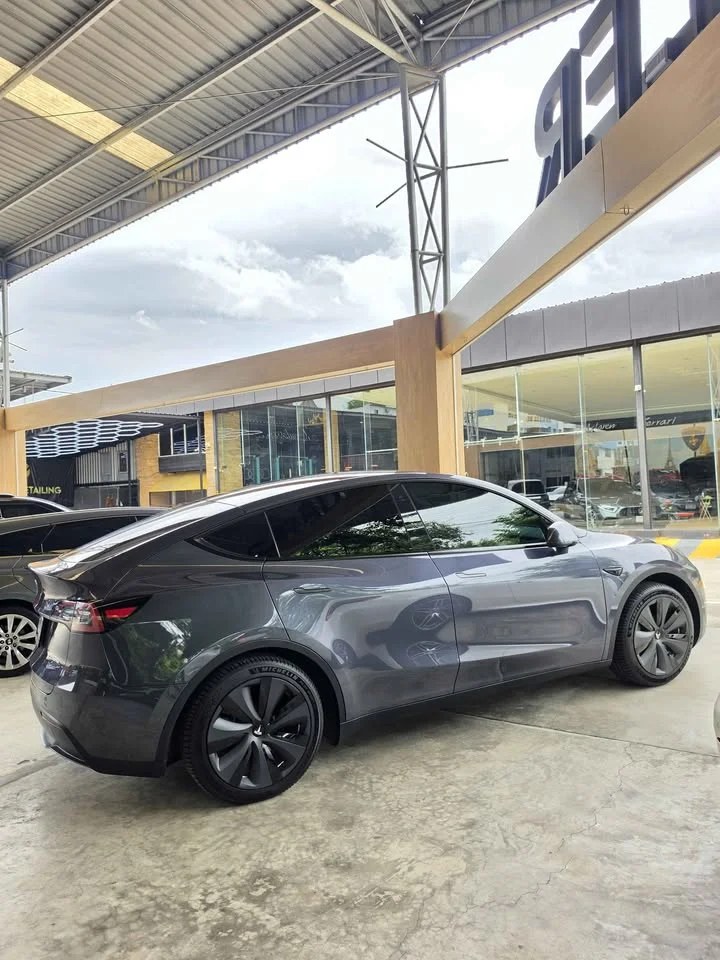 2023 Tesla Model Y 2