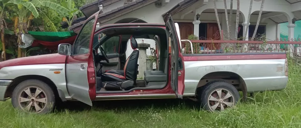 2003 Mazda 2500 Fighter V 2