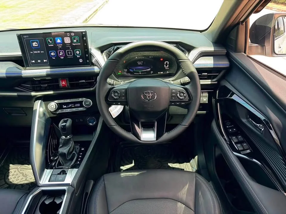 2025 Toyota Yaris Cross AC200 3