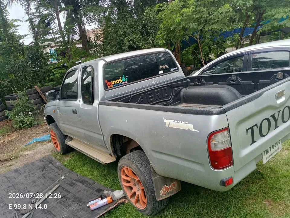 2000 Toyota Hilux Tiger VI 2