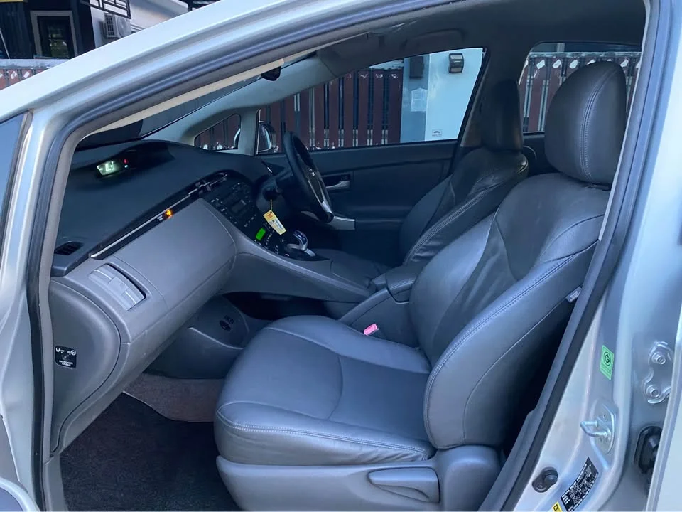 2012 Toyota Prius III 2