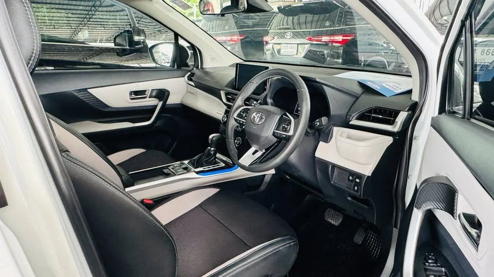 2023 Toyota Veloz III 2