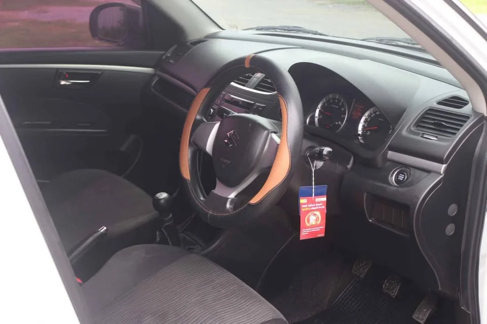 2013 Suzuki Swift II 3