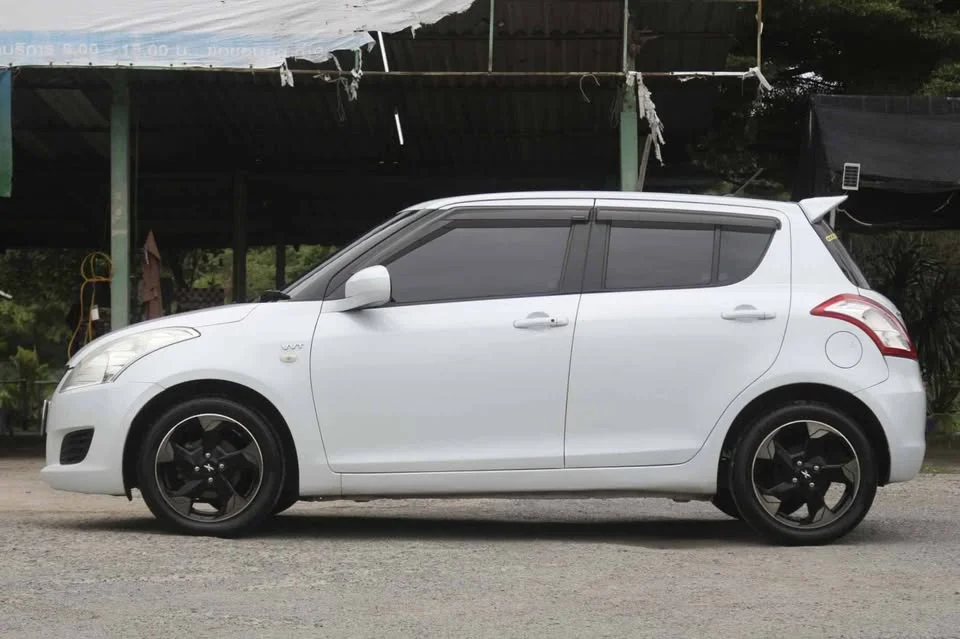2013 Suzuki Swift II 2